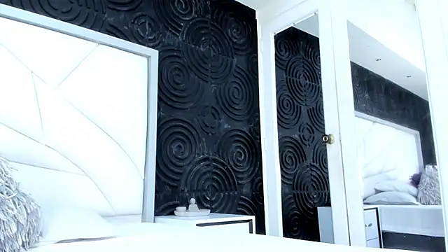 AbigailWilliams  online show from 10-20-25, 11:10