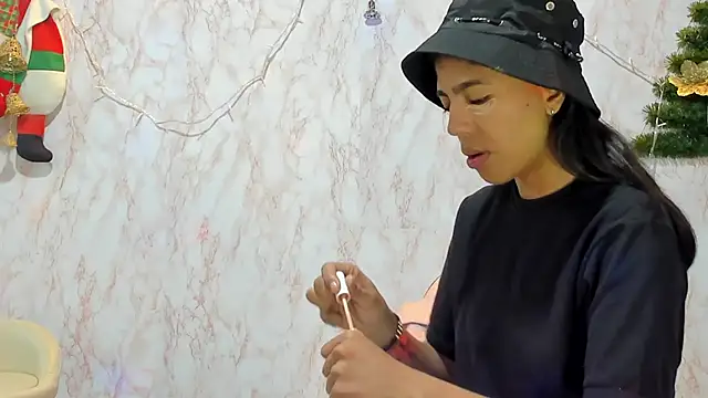 BarbieHotLaura online show from 12-26-24, 03:53