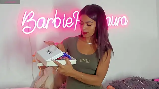 BarbieHotLaura online show from 09-22-25, 05:15