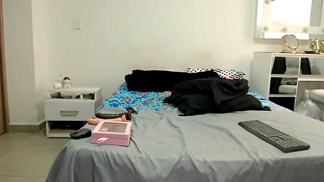 AnnieRoss69 online show from 12-15-25, 04:33