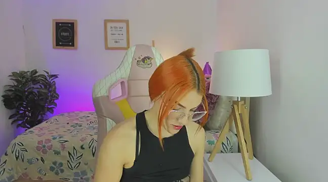 Snapshot of Celeste_blazze chatting on 02-19-25, 02:01 Celeste blazze online show from 02-19-25, 02:01