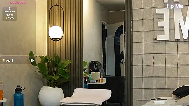 Snapshot of Ryan_Hunt chatting on 01-05-25, 04:06 Ryan Hunt online show from 01-05-25, 04:06