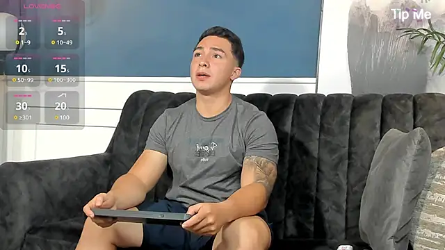 Snapshot of Ryan_Hunt chatting on 01-15-25, 09:13 Ryan Hunt online show from 01-15-25, 09:13