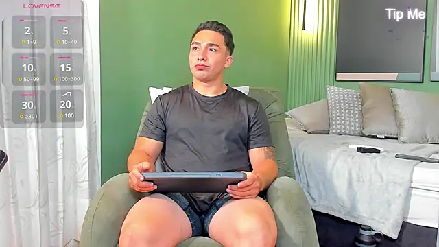 Snapshot of Ryan_Hunt chatting on 01-16-25, 09:27 Ryan Hunt online show from 01-16-25, 09:27