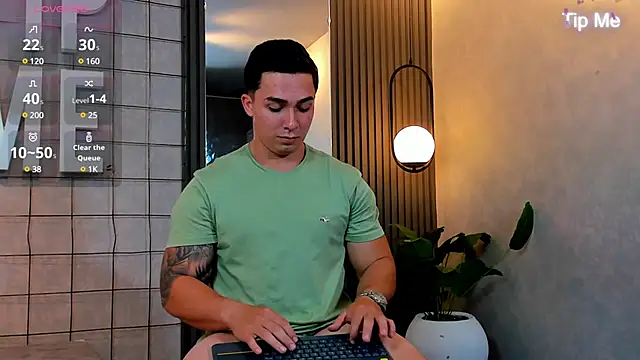 Snapshot of Ryan_Hunt chatting on 01-20-25, 01:18 Ryan Hunt online show from 01-20-25, 01:18