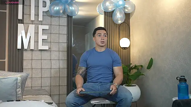 Snapshot of Ryan_Hunt chatting on 01-20-25, 01:32 Ryan Hunt online show from 01-20-25, 01:32