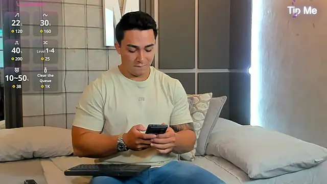 Snapshot of Ryan_Hunt chatting on 01-24-25, 12:41 Ryan Hunt online show from 01-24-25, 12:41