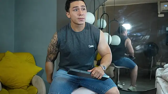 Snapshot of Ryan_Hunt chatting on 01-26-25, 08:34 Ryan Hunt online show from 01-26-25, 08:34