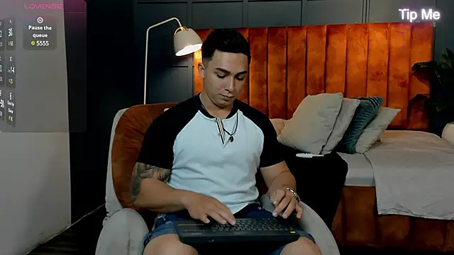 Snapshot of Ryan_Hunt chatting on 01-29-25, 12:56 Ryan Hunt online show from 01-29-25, 12:56