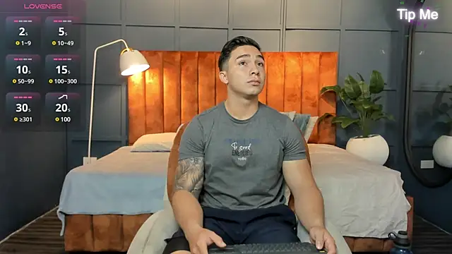 Snapshot of Ryan_Hunt chatting on 01-31-25, 01:23 Ryan Hunt online show from 01-31-25, 01:23