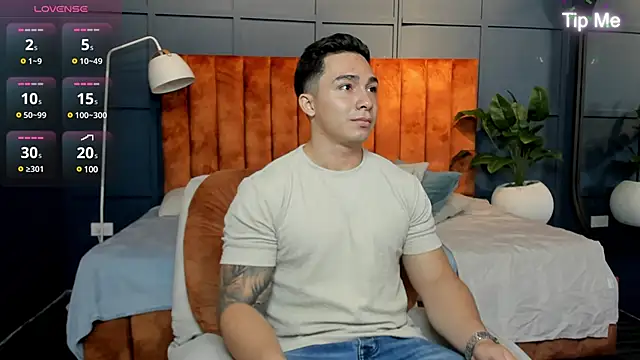 Snapshot of Ryan_Hunt chatting on 02-01-25, 01:09 Ryan Hunt online show from 02-01-25, 01:09