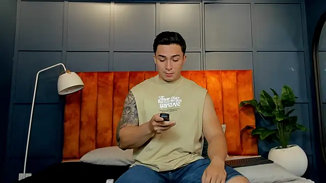 Snapshot of Ryan_Hunt chatting on 02-04-25, 12:33 Ryan Hunt online show from 02-04-25, 12:33