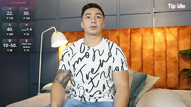 Snapshot of Ryan_Hunt chatting on 02-06-25, 12:59 Ryan Hunt online show from 02-06-25, 12:59