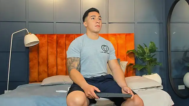 Snapshot of Ryan_Hunt chatting on 02-07-25, 12:50 Ryan Hunt online show from 02-07-25, 12:50