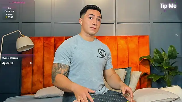 Snapshot of Ryan_Hunt chatting on 02-07-25, 03:52 Ryan Hunt online show from 02-07-25, 03:52