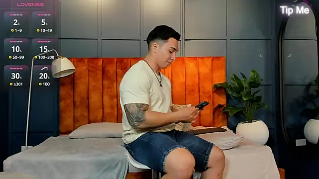 Snapshot of Ryan_Hunt chatting on 02-11-25, 03:51 Ryan Hunt online show from 02-11-25, 03:51