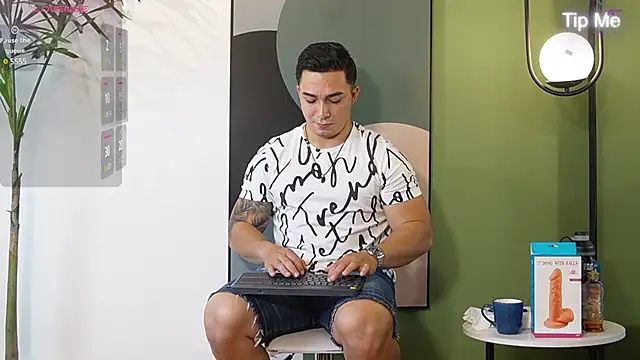 Snapshot of Ryan_Hunt chatting on 02-13-25, 12:21 Ryan Hunt online show from 02-13-25, 12:21