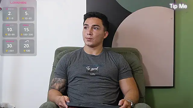 Snapshot of Ryan_Hunt chatting on 02-14-25, 02:44 Ryan Hunt online show from 02-14-25, 02:44