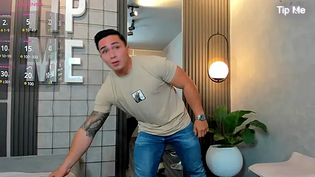 Snapshot of Ryan_Hunt chatting on 02-15-25, 04:56 Ryan Hunt online show from 02-15-25, 04:56