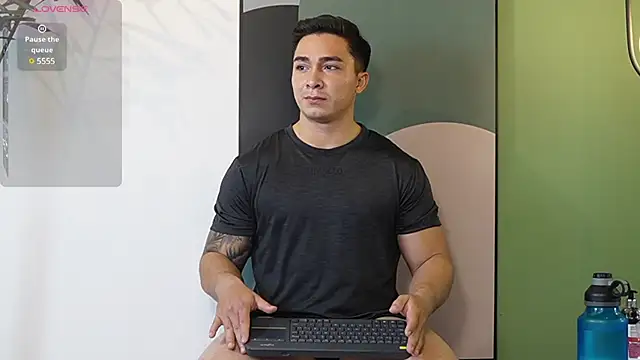 Snapshot of Ryan_Hunt chatting on 02-18-25, 02:59 Ryan Hunt online show from 02-18-25, 02:59