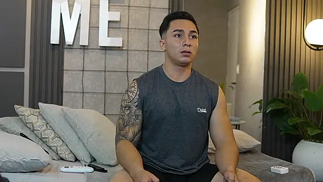 Snapshot of Ryan_Hunt chatting on 03-04-25, 02:53 Ryan Hunt online show from 03-04-25, 02:53