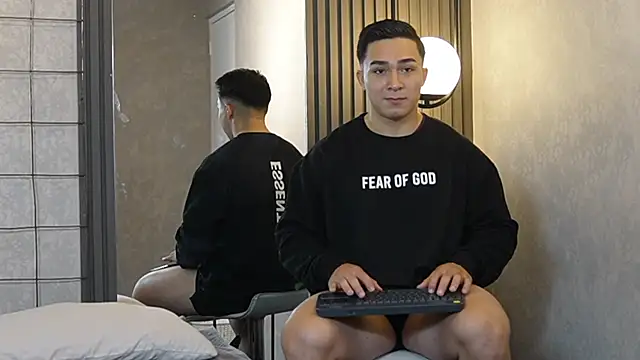 Snapshot of Ryan_Hunt chatting on 03-06-25, 12:09 Ryan Hunt online show from 03-06-25, 12:09