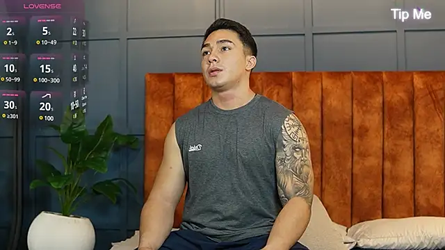 Snapshot of Ryan_Hunt chatting on 03-11-25, 11:44 Ryan Hunt online show from 03-11-25, 11:44