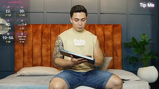 Snapshot of Ryan_Hunt chatting on 03-12-25, 11:42 Ryan Hunt online show from 03-12-25, 11:42