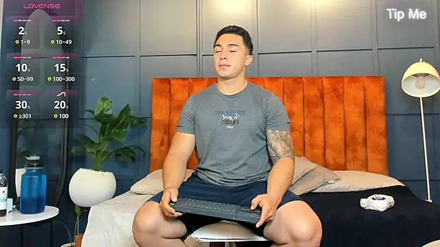 Snapshot of Ryan_Hunt chatting on 03-18-25, 10:46 Ryan Hunt online show from 03-18-25, 10:46