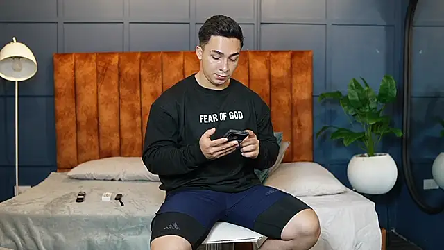 Snapshot of Ryan_Hunt chatting on 03-19-25, 12:56 Ryan Hunt online show from 03-19-25, 12:56