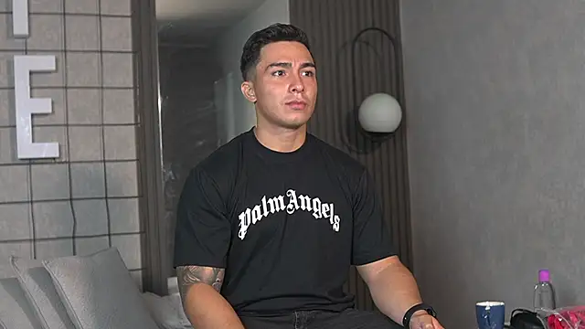 Snapshot of Ryan_Hunt chatting on 09-18-25, 01:46 Ryan Hunt online show from 09-18-25, 01:46