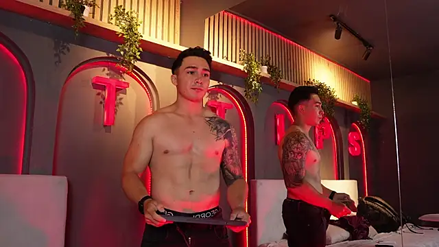 Snapshot of Ryan_Hunt chatting on 09-29-25, 01:05 Ryan Hunt online show from 09-29-25, 01:05