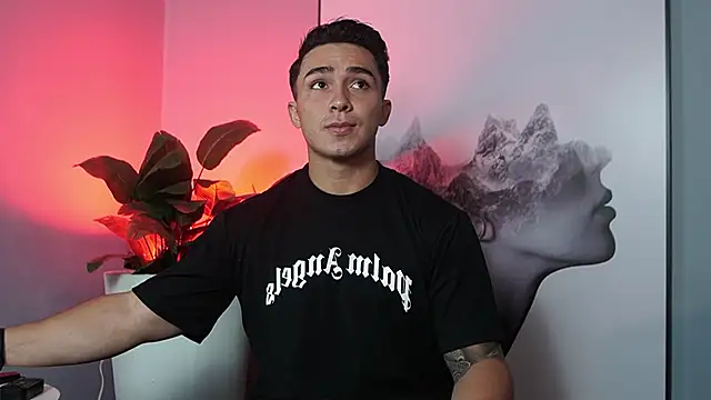 Snapshot of Ryan_Hunt chatting on 09-30-25, 06:24 Ryan Hunt online show from 09-30-25, 06:24