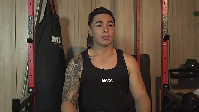 Snapshot of Ryan_Hunt chatting on 10-06-25, 12:35 Ryan Hunt online show from 10-06-25, 12:35