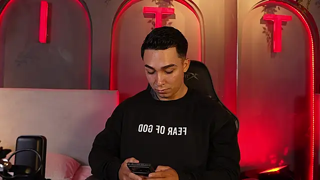 Snapshot of Ryan_Hunt chatting on 10-07-25, 12:24 Ryan Hunt online show from 10-07-25, 12:24