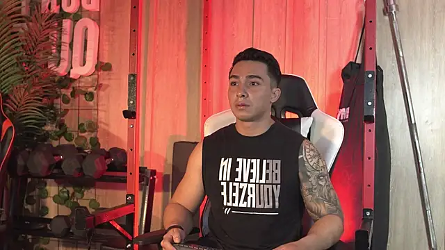 Snapshot of Ryan_Hunt chatting on 10-08-25, 12:25 Ryan Hunt online show from 10-08-25, 12:25