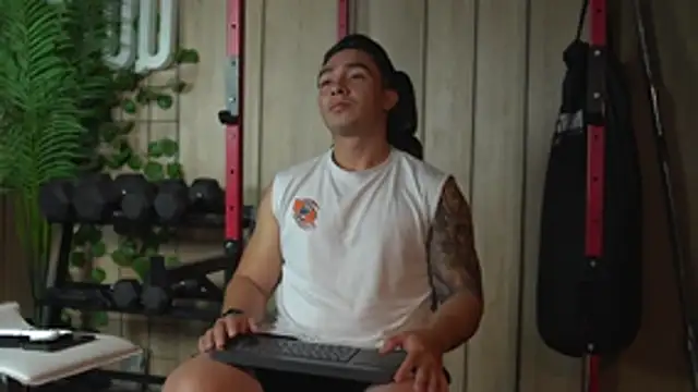 Snapshot of Ryan_Hunt chatting on 10-10-25, 01:10 Ryan Hunt online show from 10-10-25, 01:10