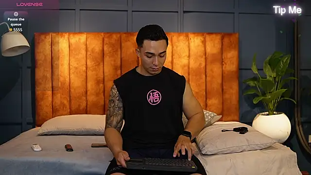 Snapshot of Ryan_Hunt chatting on 10-14-25, 12:50 Ryan Hunt online show from 10-14-25, 12:50