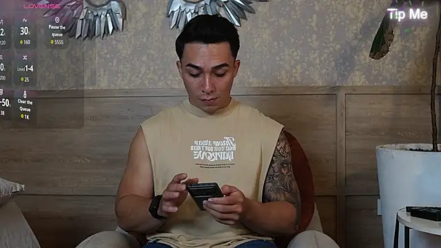 Snapshot of Ryan_Hunt chatting on 10-15-25, 12:16 Ryan Hunt online show from 10-15-25, 12:16