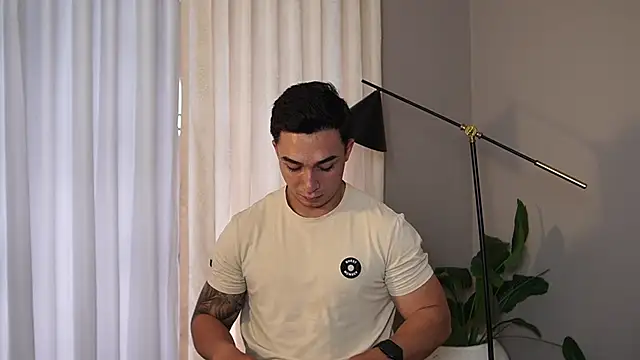 Snapshot of Ryan_Hunt chatting on 10-18-25, 06:52 Ryan Hunt online show from 10-18-25, 06:52