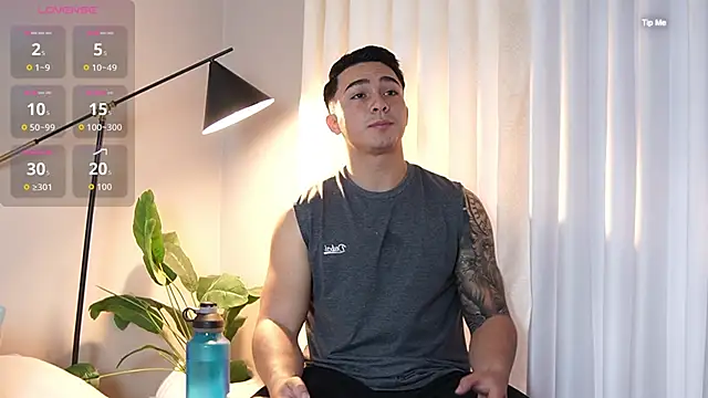 Snapshot of Ryan_Hunt chatting on 10-29-25, 12:07 Ryan Hunt online show from 10-29-25, 12:07