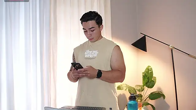 Snapshot of Ryan_Hunt chatting on 11-09-25, 06:28 Ryan Hunt online show from 11-09-25, 06:28