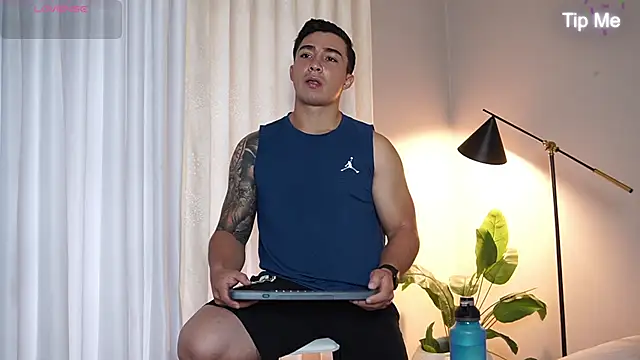 Snapshot of Ryan_Hunt chatting on 11-10-25, 12:26 Ryan Hunt online show from 11-10-25, 12:26