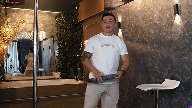 Snapshot of Ryan_Hunt chatting on 11-20-25, 12:27 Ryan Hunt online show from 11-20-25, 12:27