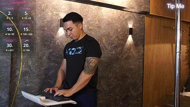 Snapshot of Ryan_Hunt chatting on 11-29-25, 12:30 Ryan Hunt online show from 11-29-25, 12:30