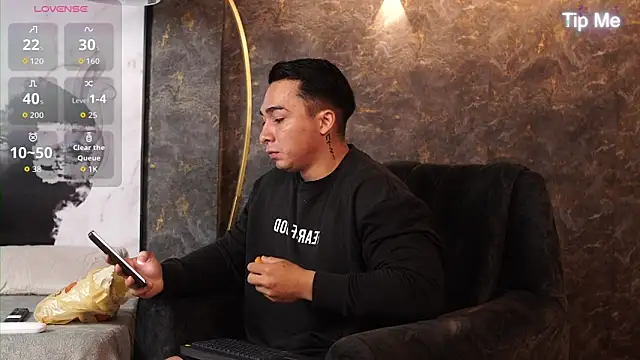 Snapshot of Ryan_Hunt chatting on 12-03-25, 12:14 Ryan Hunt online show from 12-03-25, 12:14