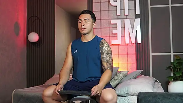 Snapshot of Ryan_Hunt chatting on 12-15-25, 12:09 Ryan Hunt online show from 12-15-25, 12:09