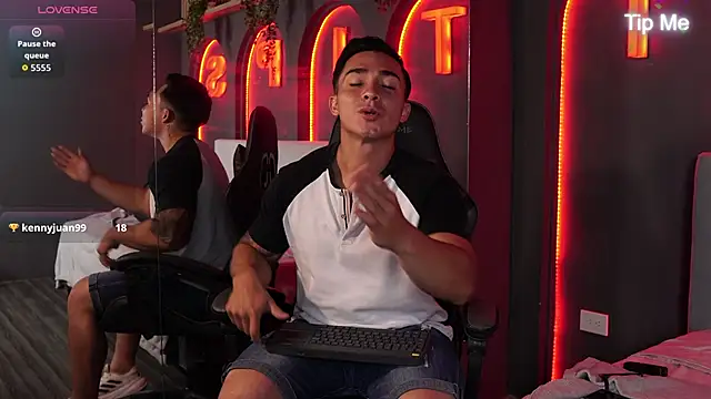 Snapshot of Ryan_Hunt chatting on 12-16-25, 02:00 Ryan Hunt online show from 12-16-25, 02:00