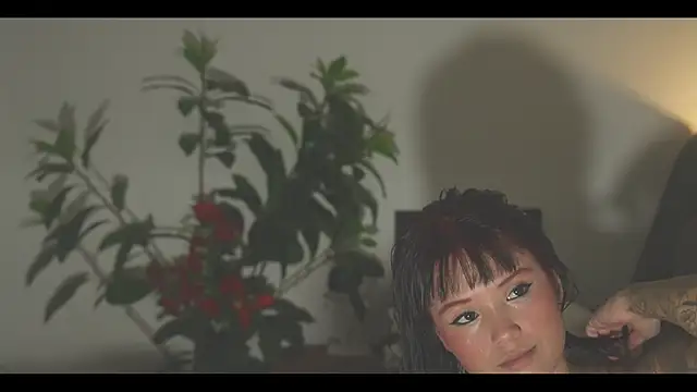 Snapshot of LorenRosse chatting on 05-06-26, 11:54 LorenRosse online show from 05-06-26, 11:54