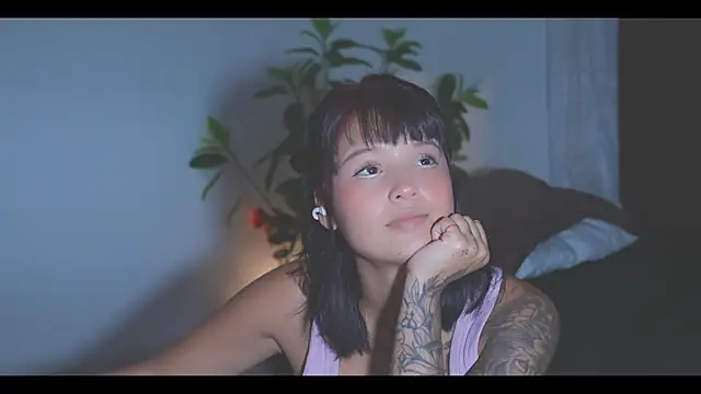 Snapshot of LorenRosse chatting on 05-14-26, 11:22 LorenRosse online show from 05-14-26, 11:22